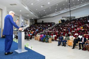 Stephen Blewett CEO of MTN Ghana engaging Students at the Department of Social Sciences University of Ghana Legon